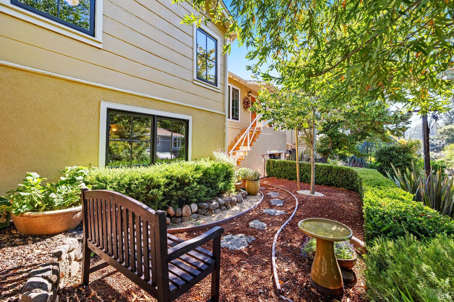 260 Clorinda Ave