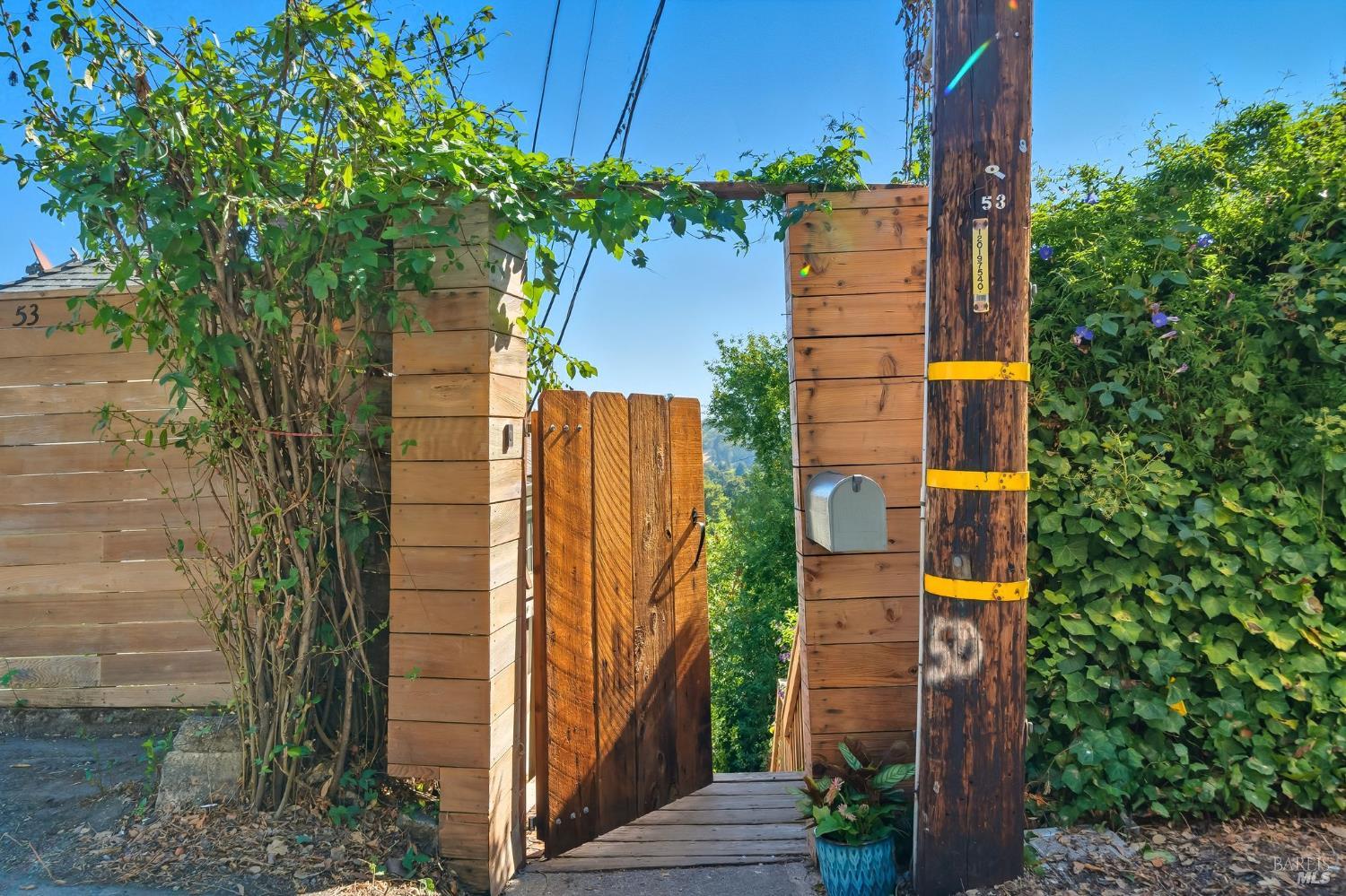 53 Foothill Rd