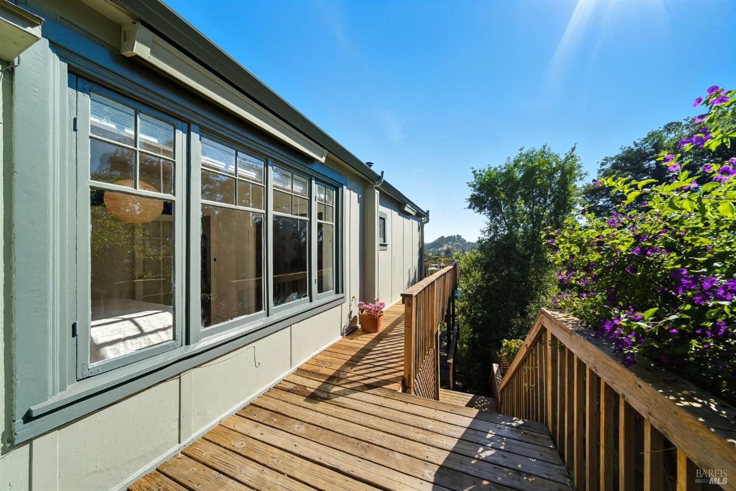 53 Foothill Rd