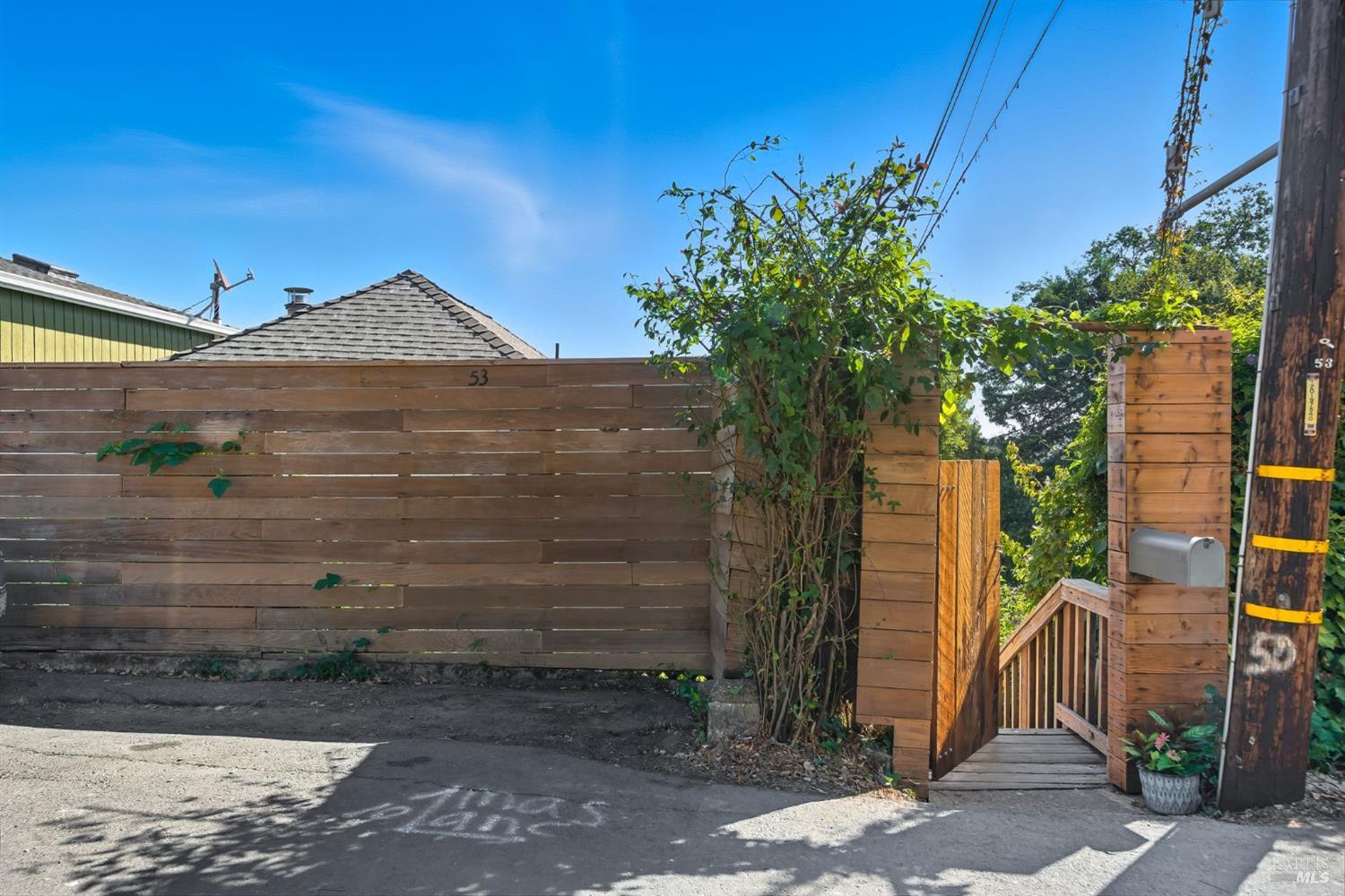 53 Foothill Rd