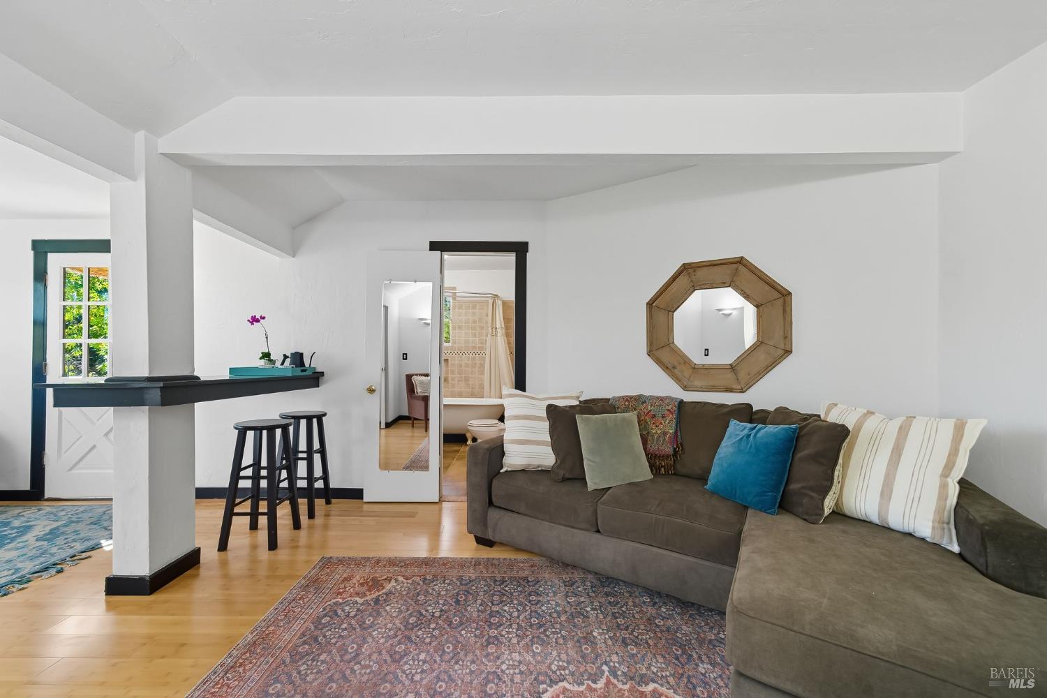 53 Foothill Rd