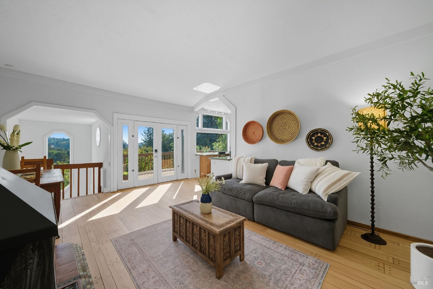 53 Foothill Rd