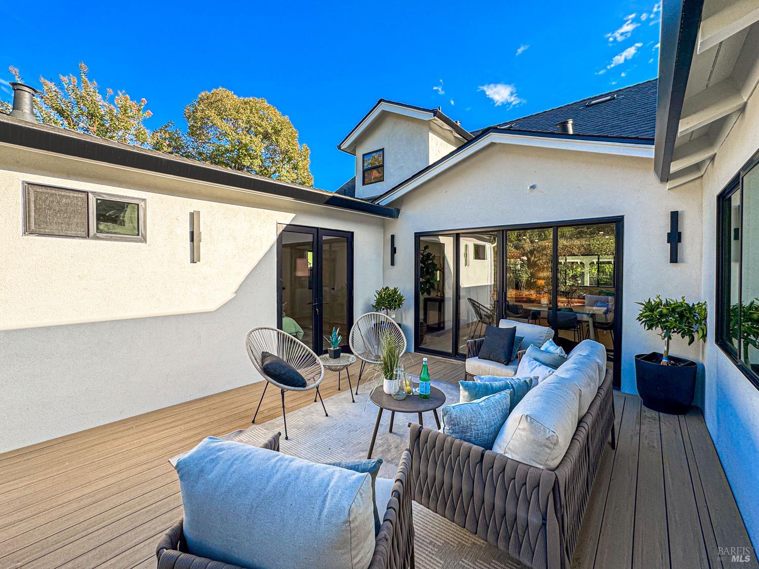 284 Blackstone Dr