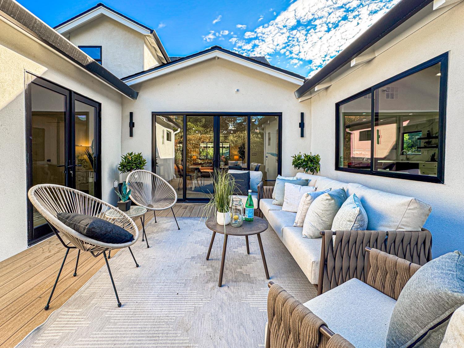 284 Blackstone Dr