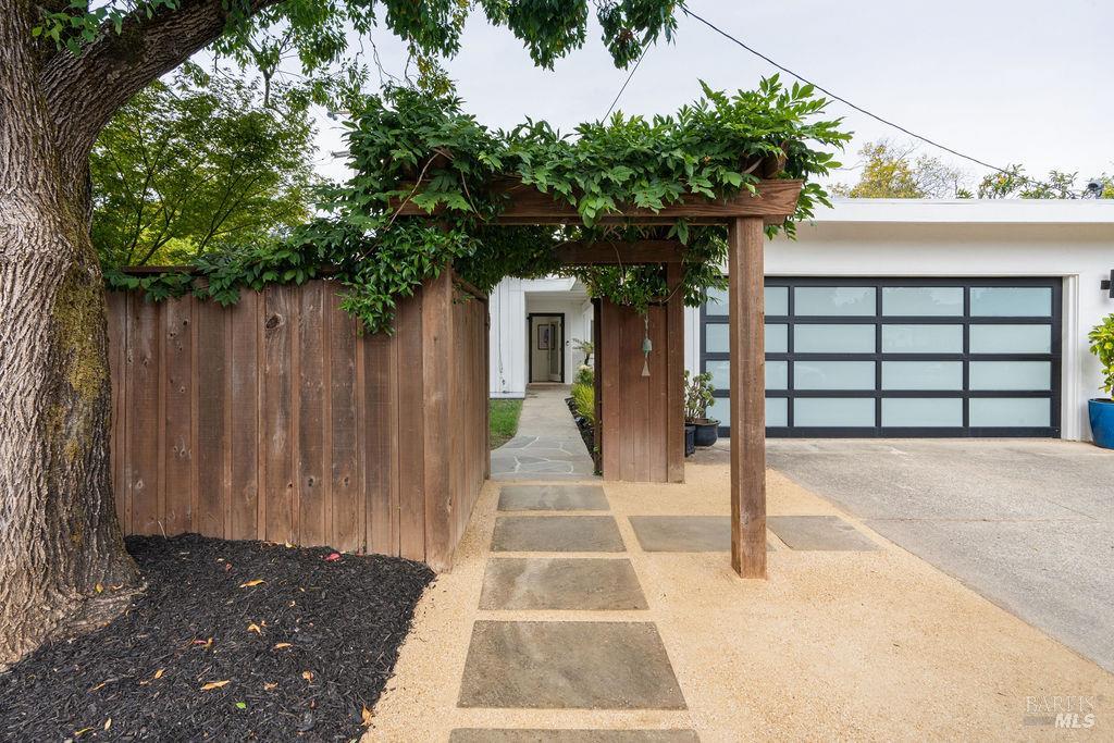 82 Meadow Dr