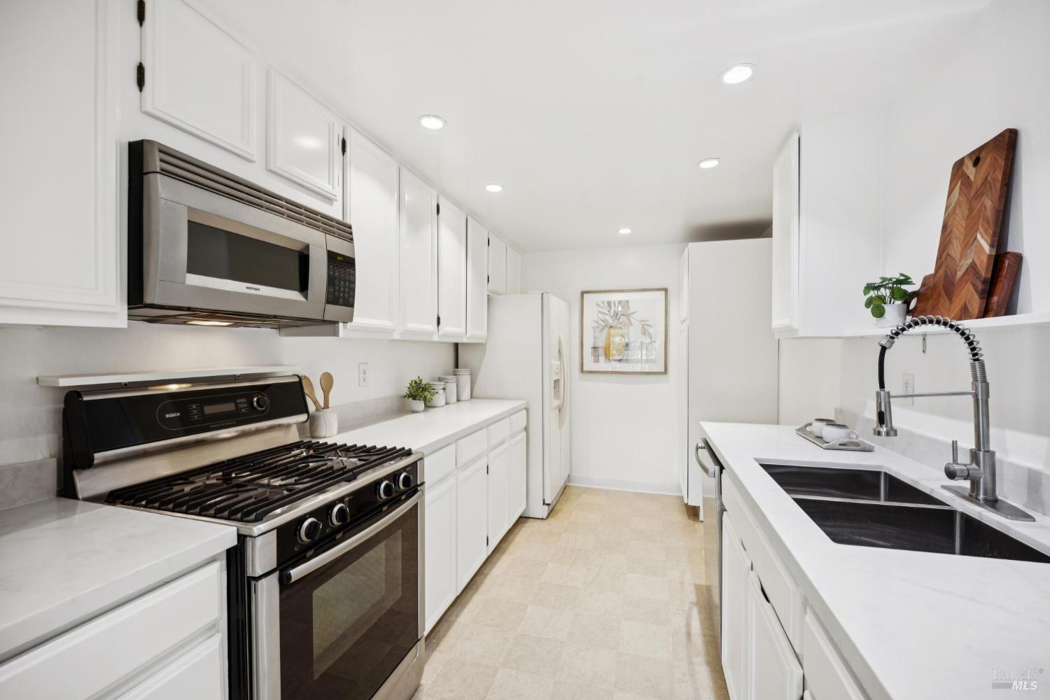 64 Blackstone Dr