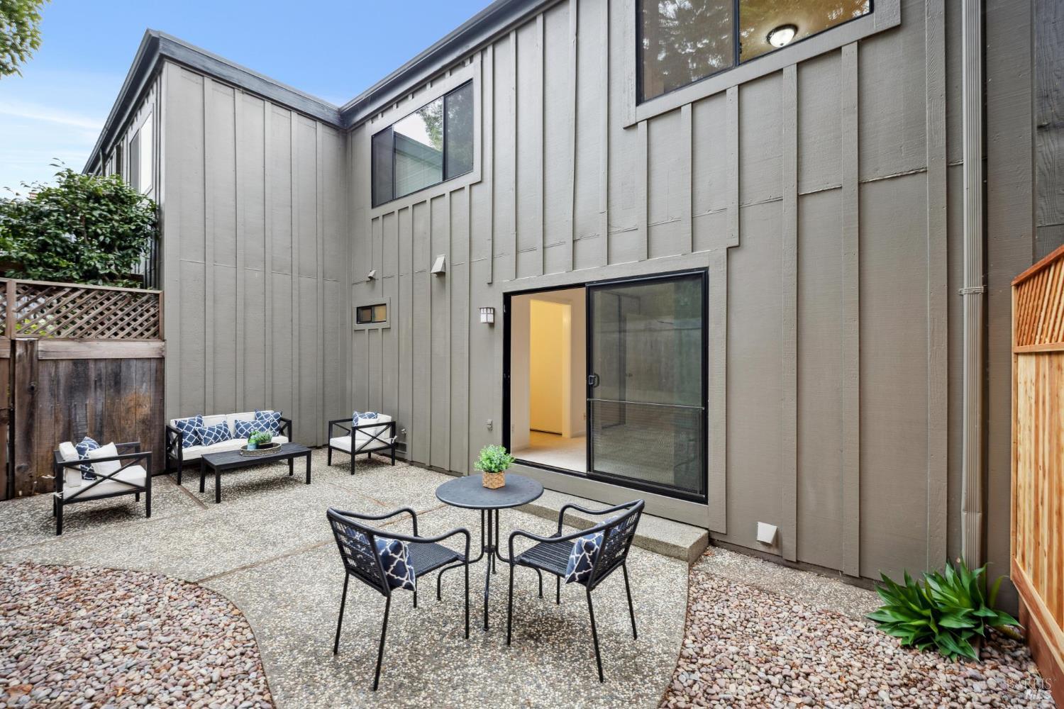 64 Blackstone Dr