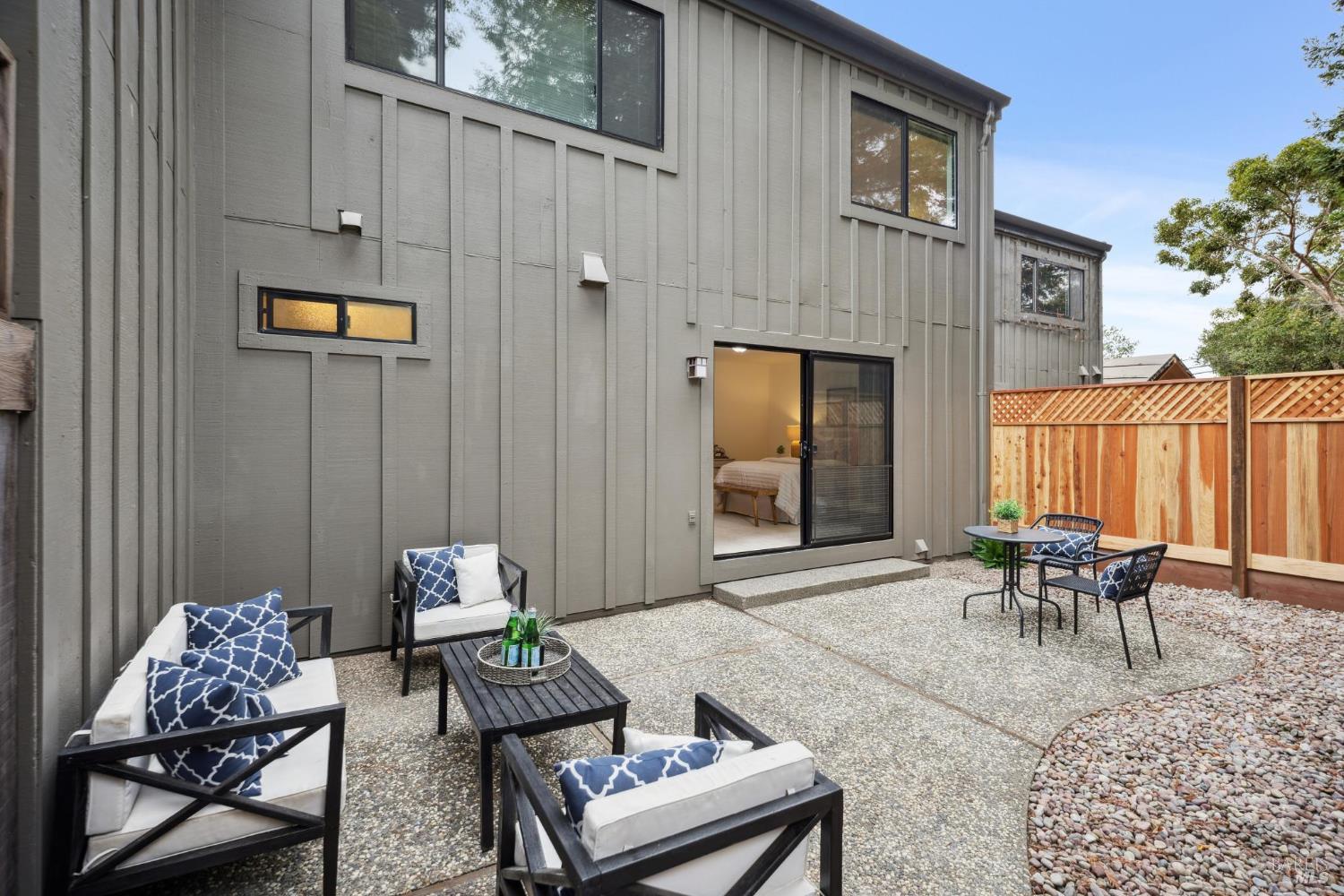 64 Blackstone Dr