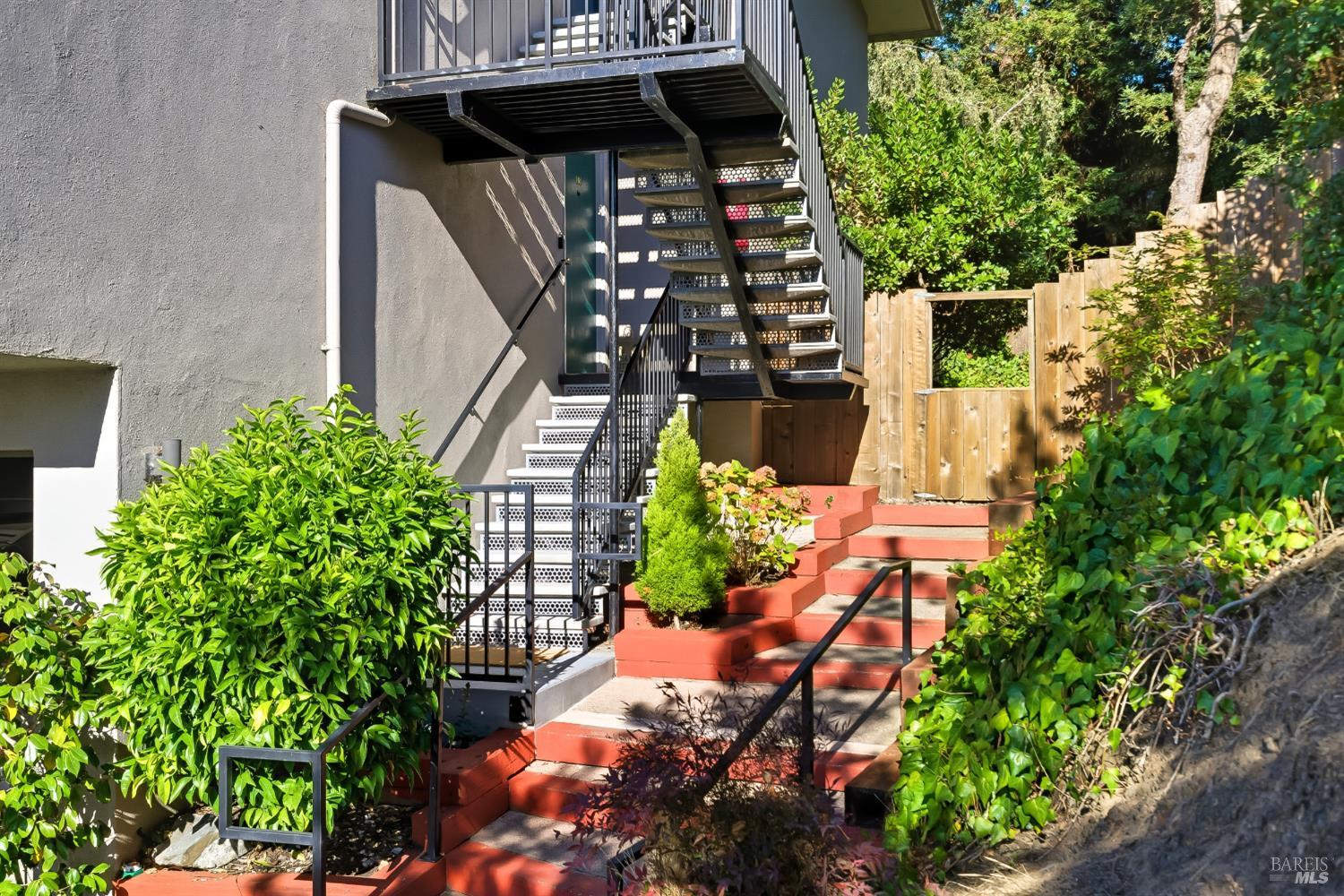109 Pixley Ave