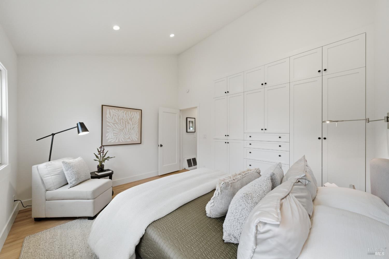 4 Meadow Ave