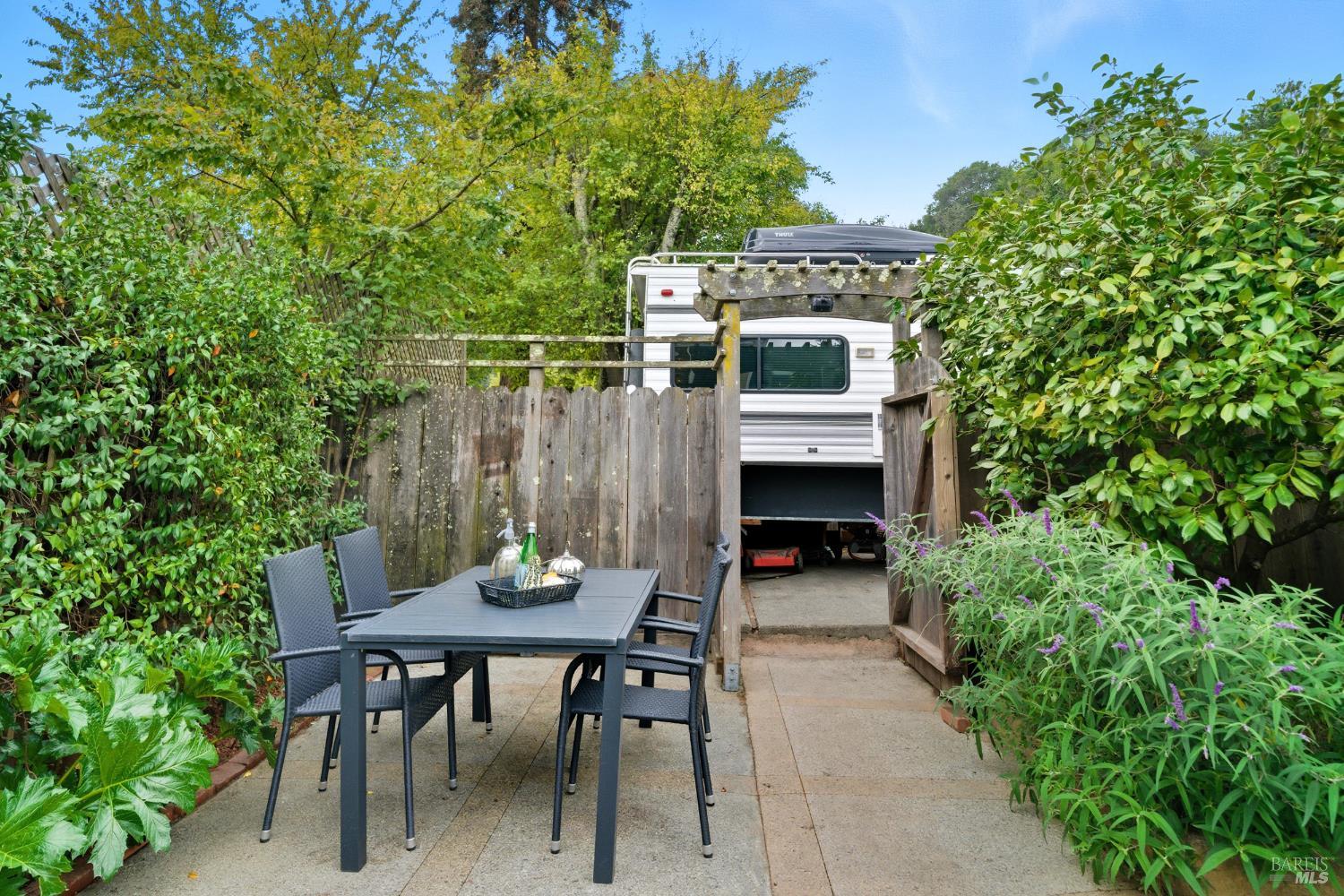 4 Meadow Ave