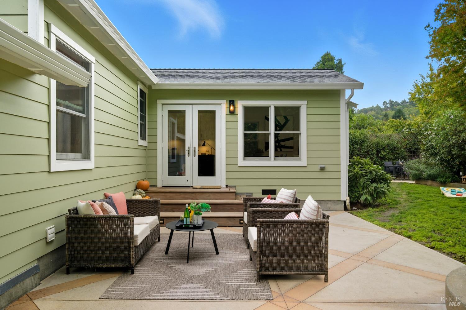 4 Meadow Ave