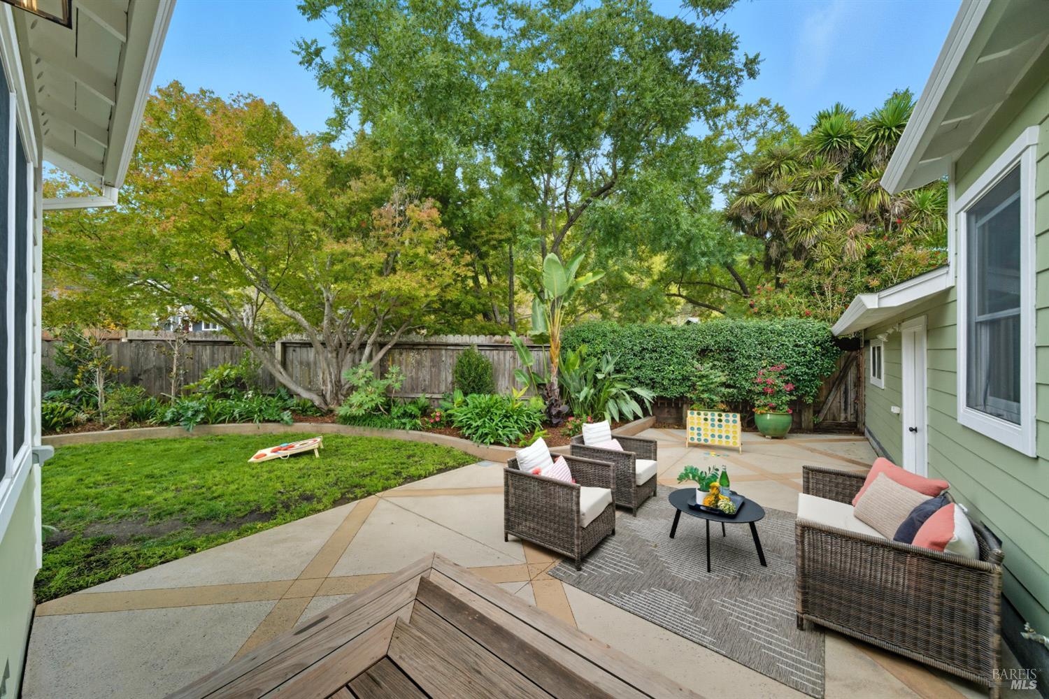 4 Meadow Ave