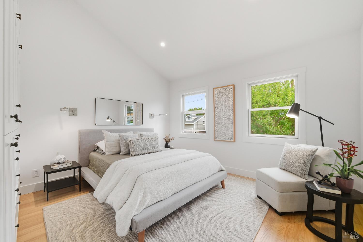 4 Meadow Ave