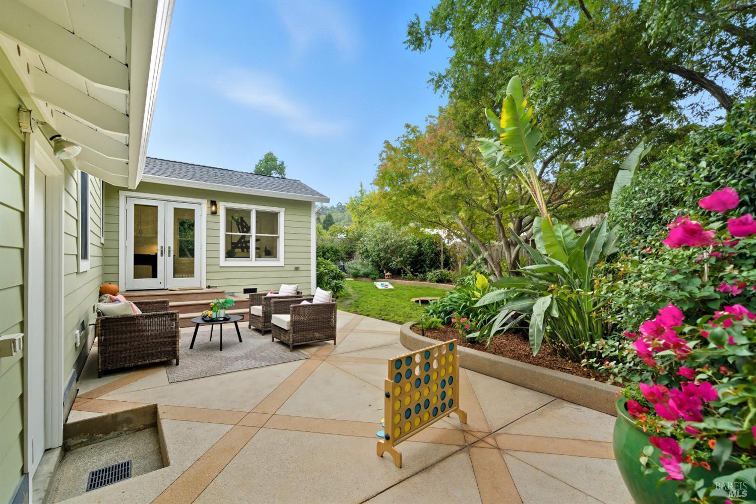 4 Meadow Ave
