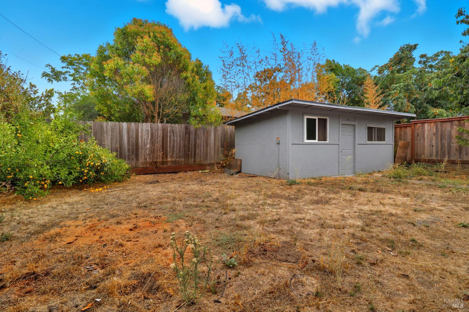 998 Simmons Ln