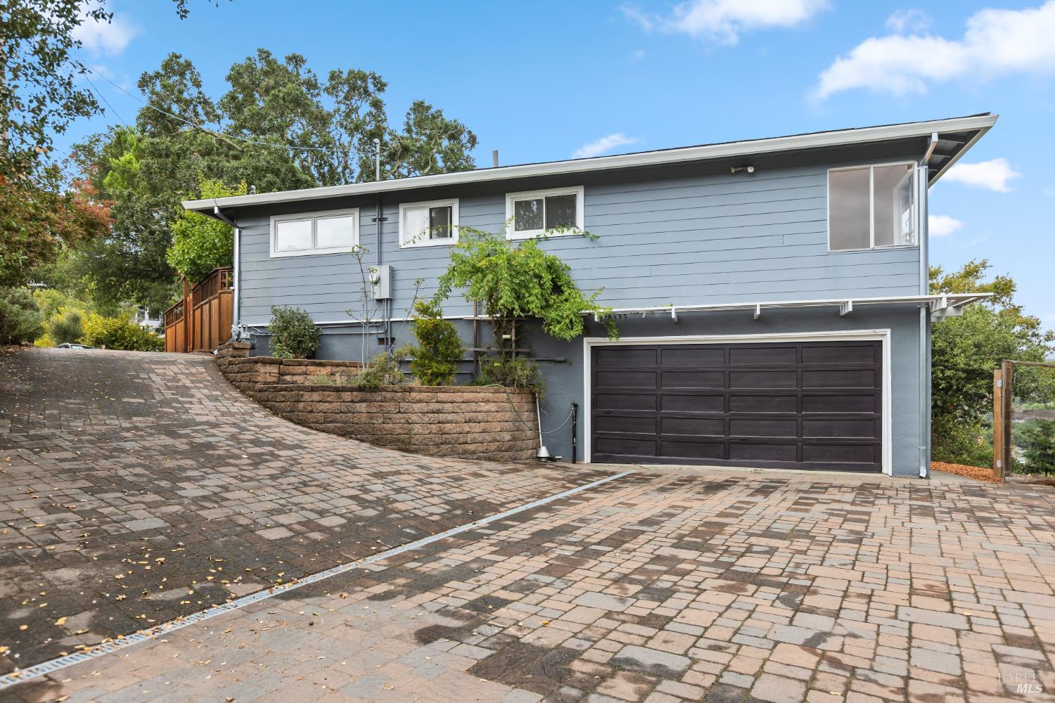 53 Manzanita Ct