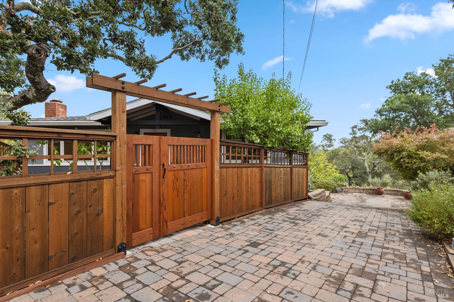 53 Manzanita Ct