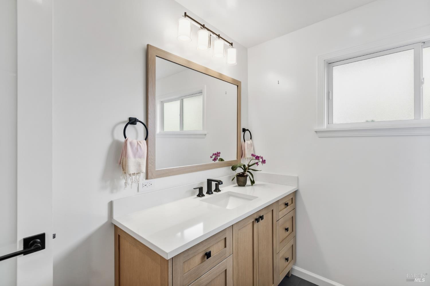 53 Manzanita Ct