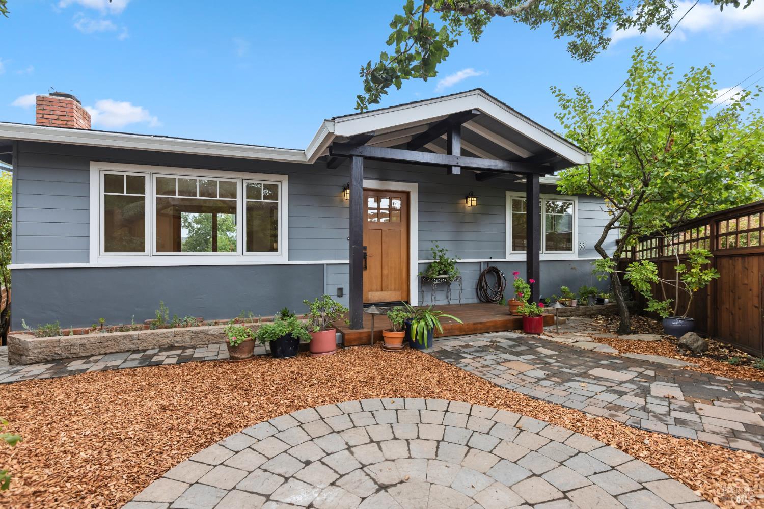 53 Manzanita Ct