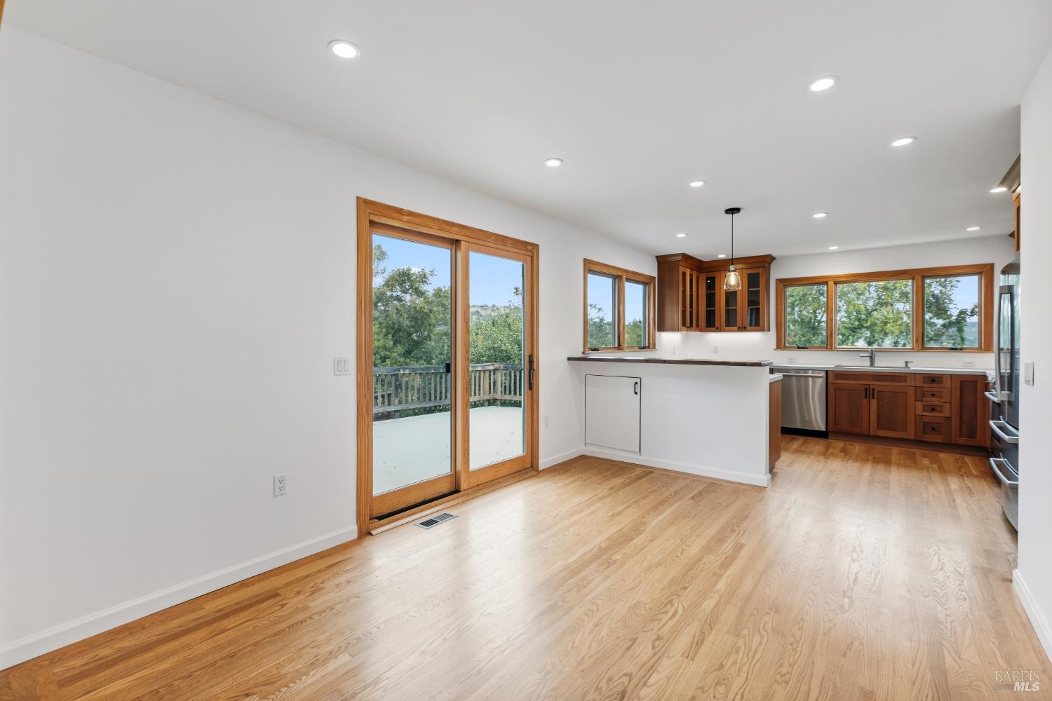 53 Manzanita Ct