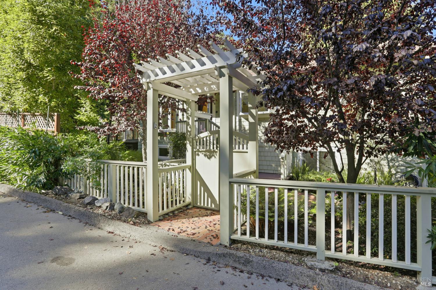 2 Fern Rd