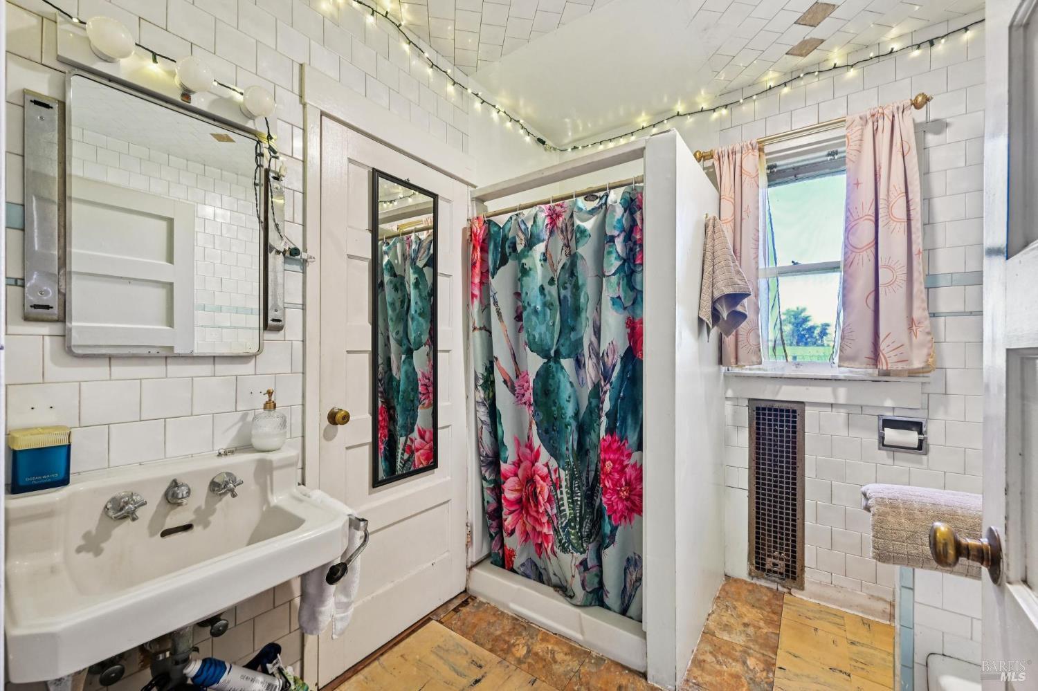 3957 Lakeville Highway