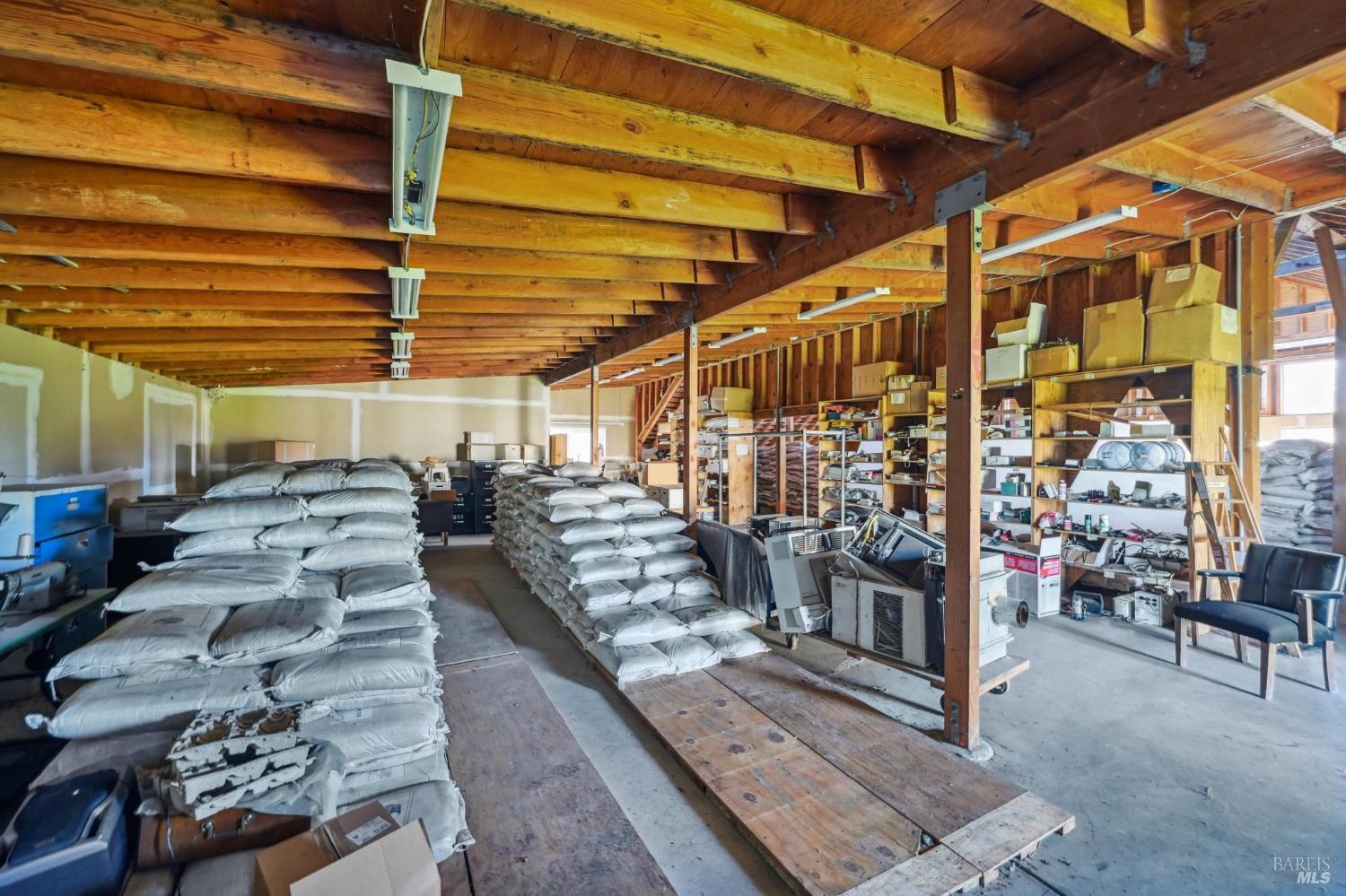 3957 Lakeville Highway