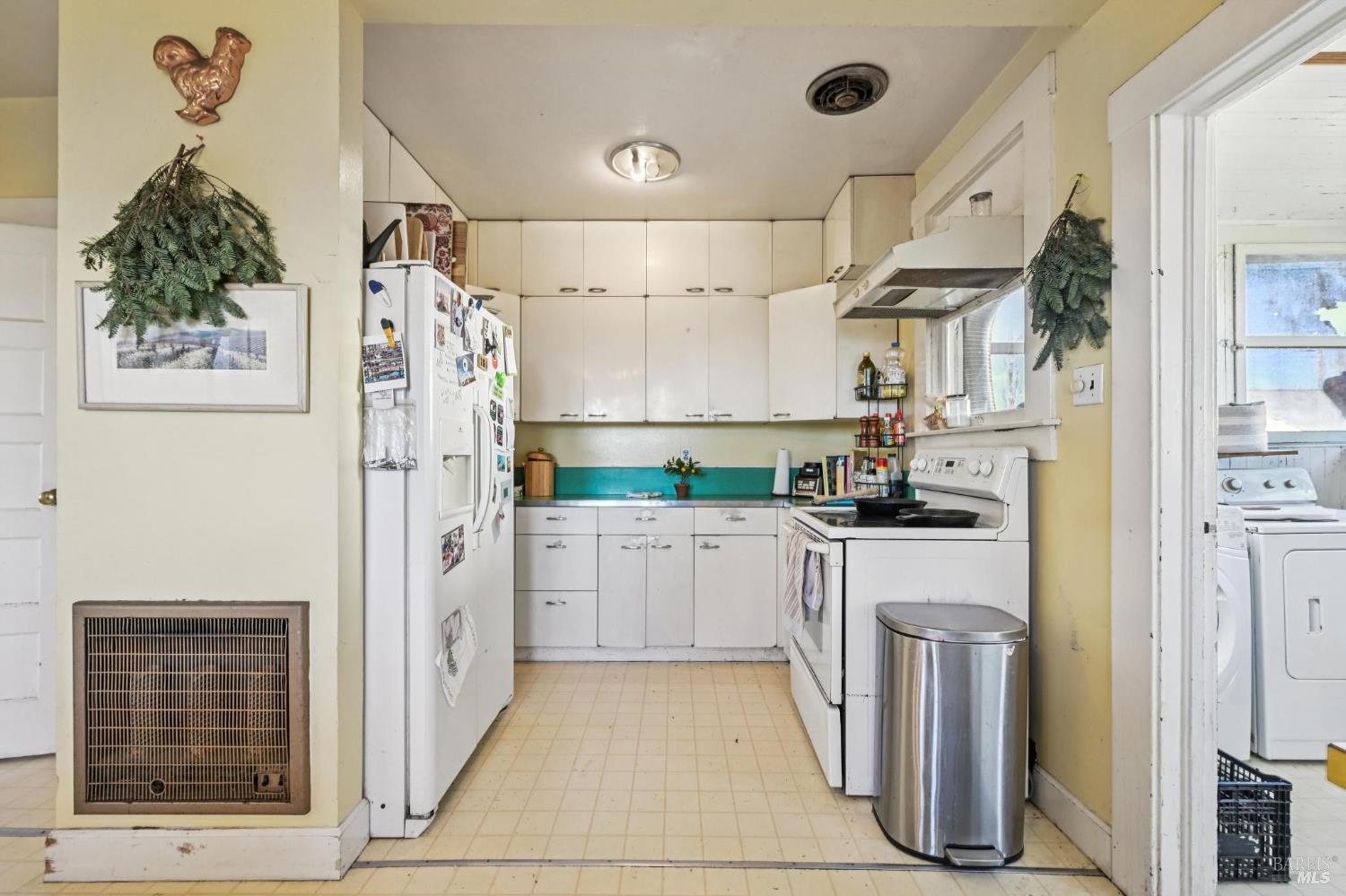 3957 Lakeville Highway