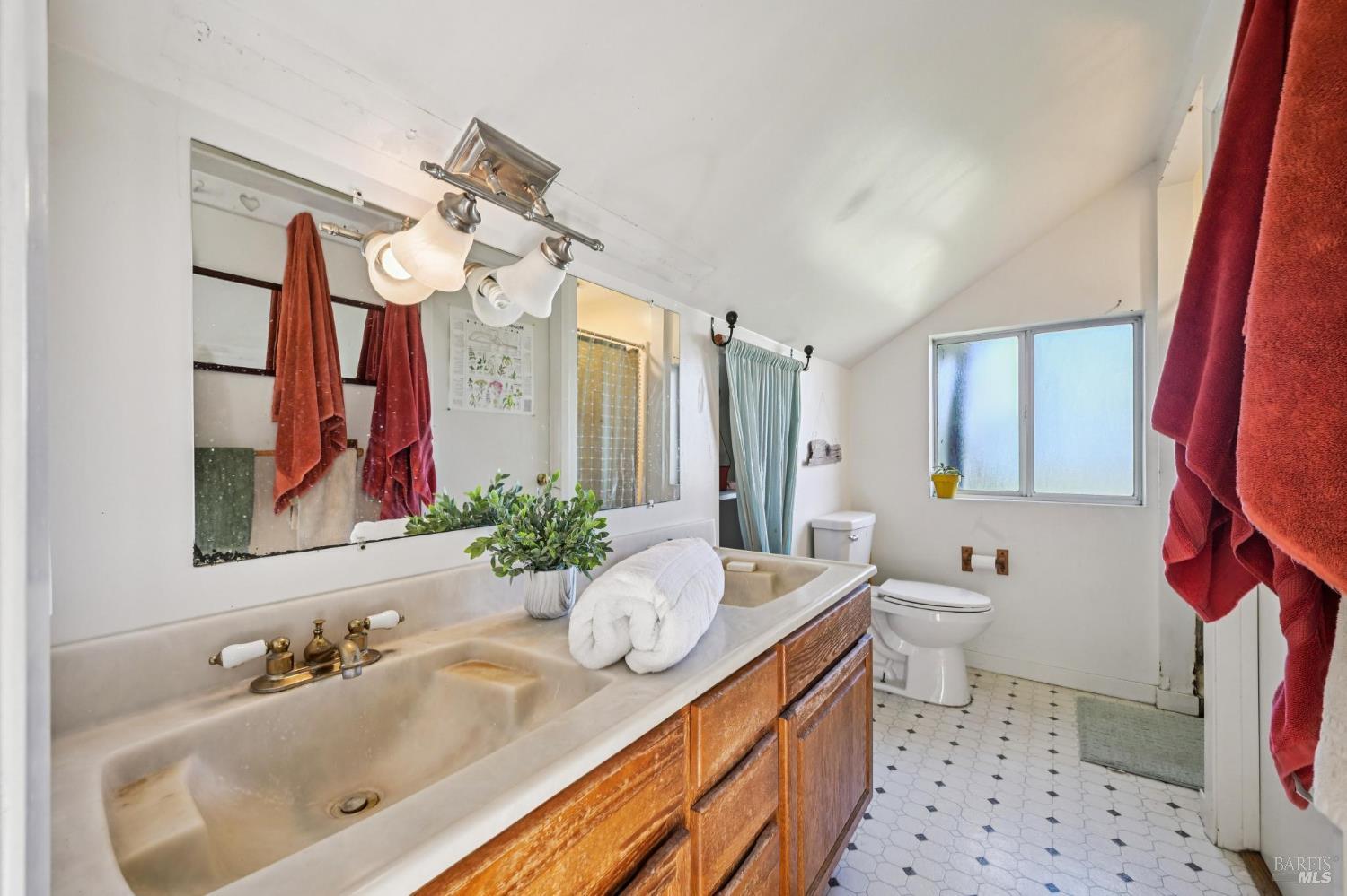 3957 Lakeville Highway