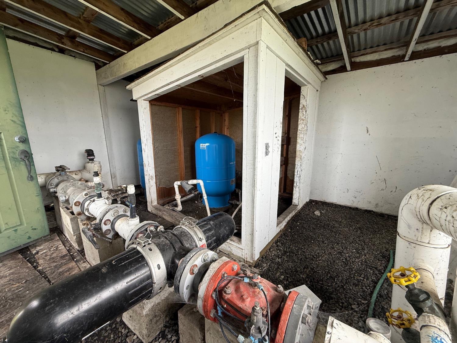 3957 Lakeville Highway