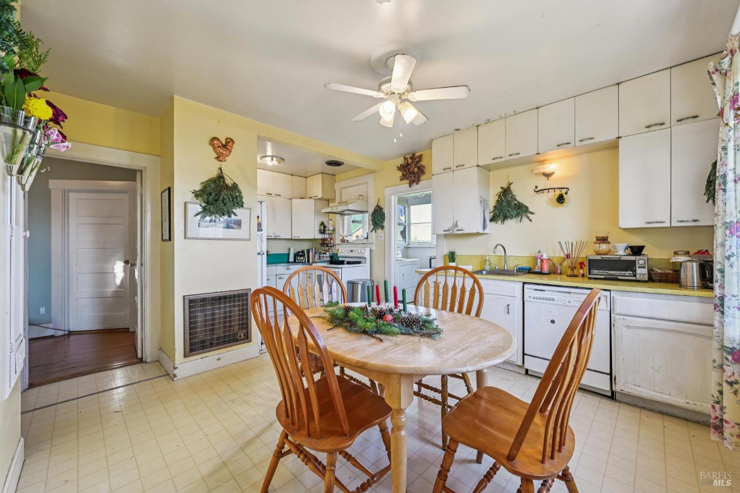 3957 Lakeville Highway