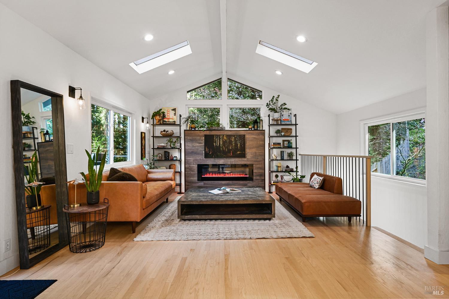 16 Iron Springs Road