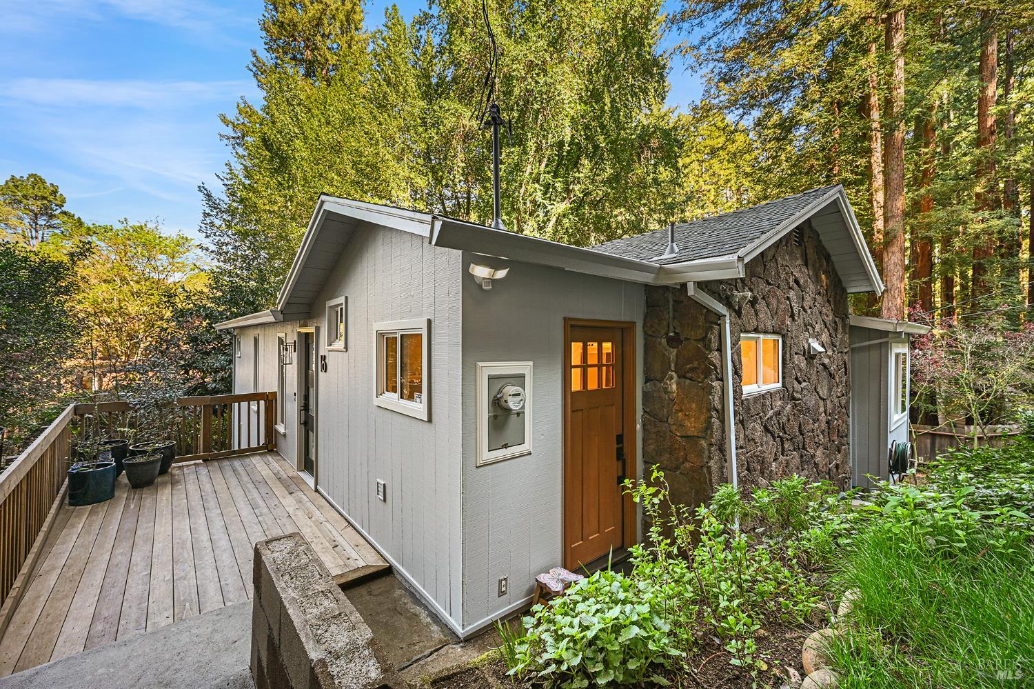 16 Iron Springs Road