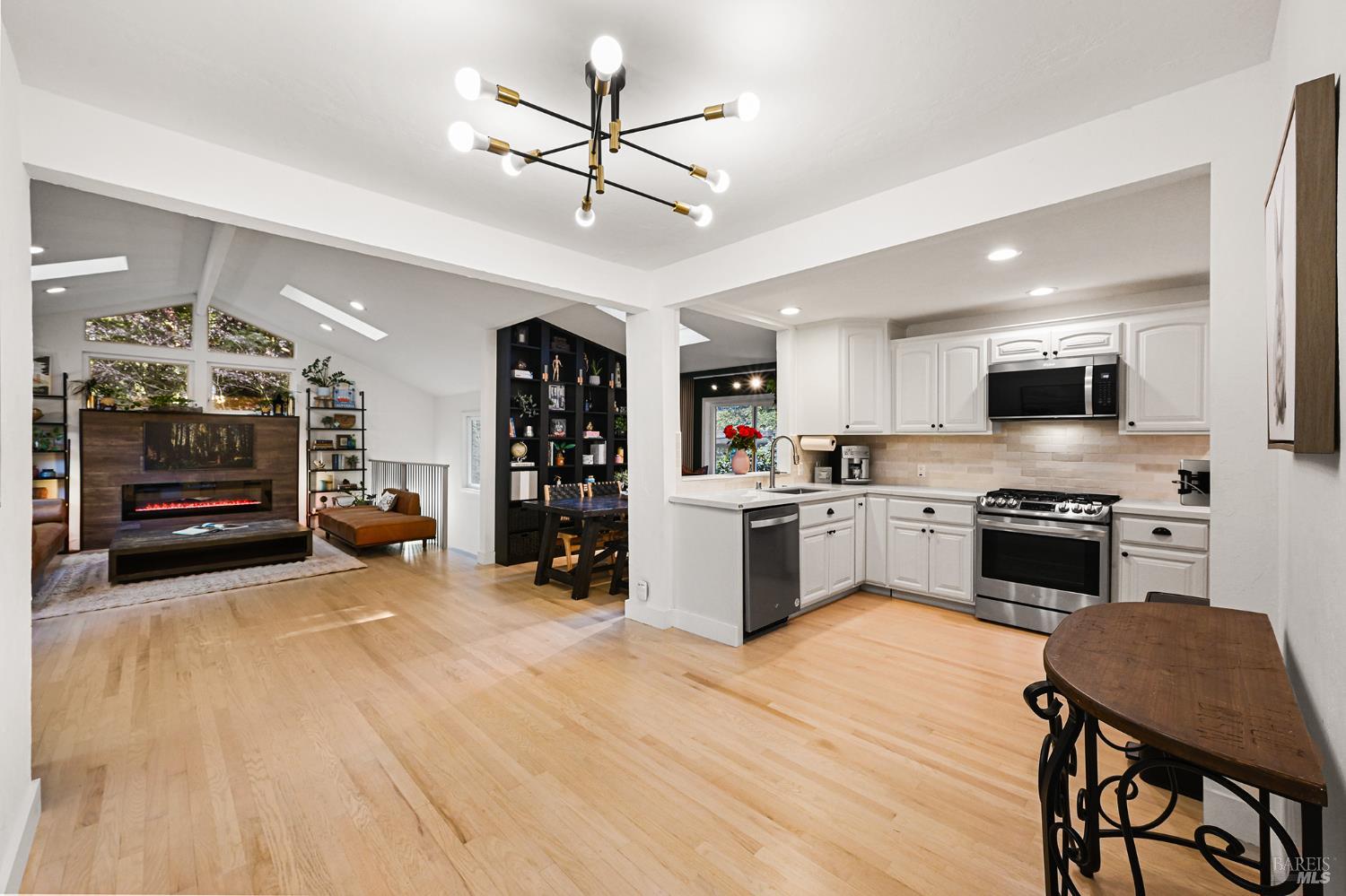 16 Iron Springs Road