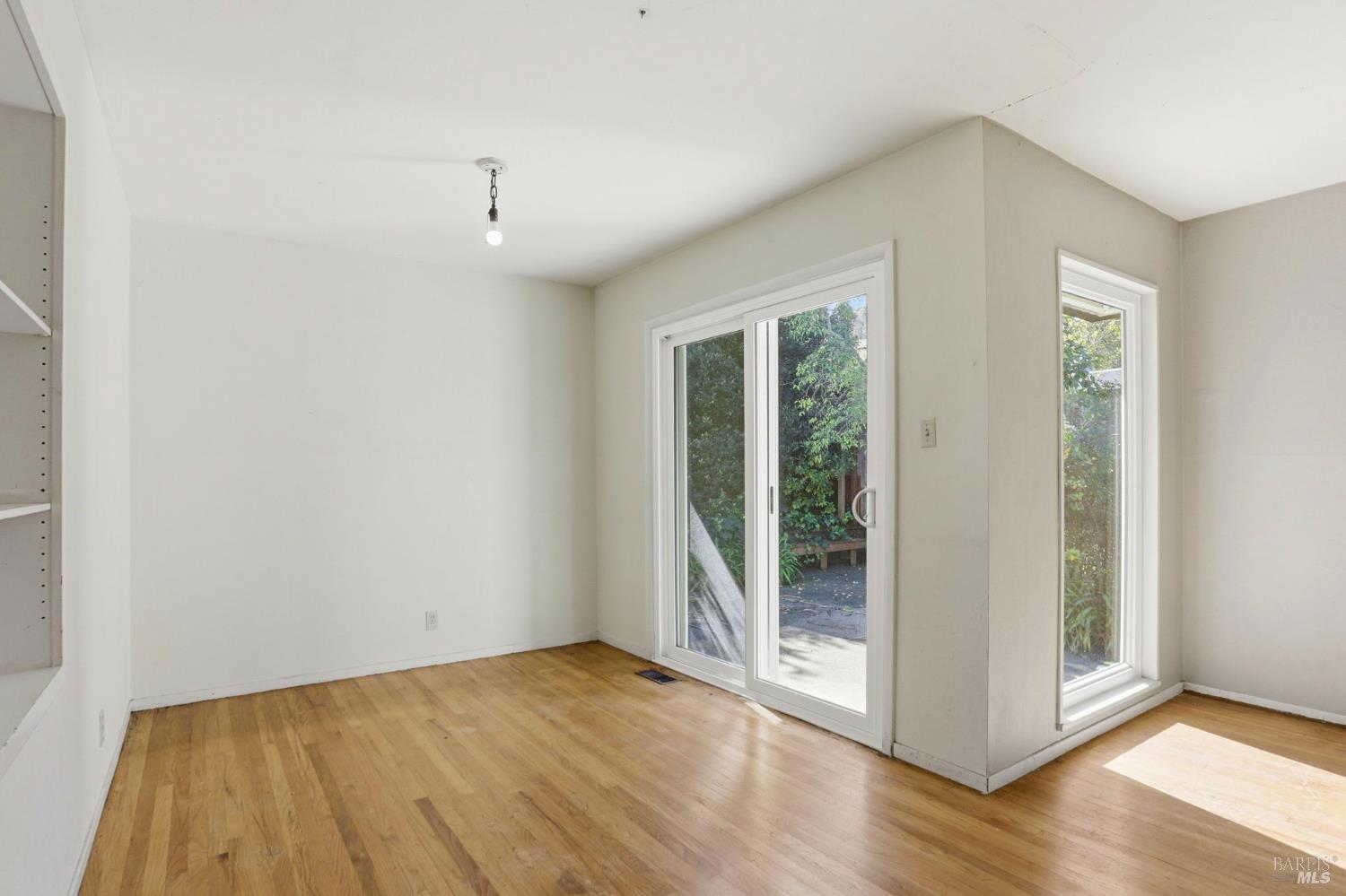 15 Alameda De La Loma