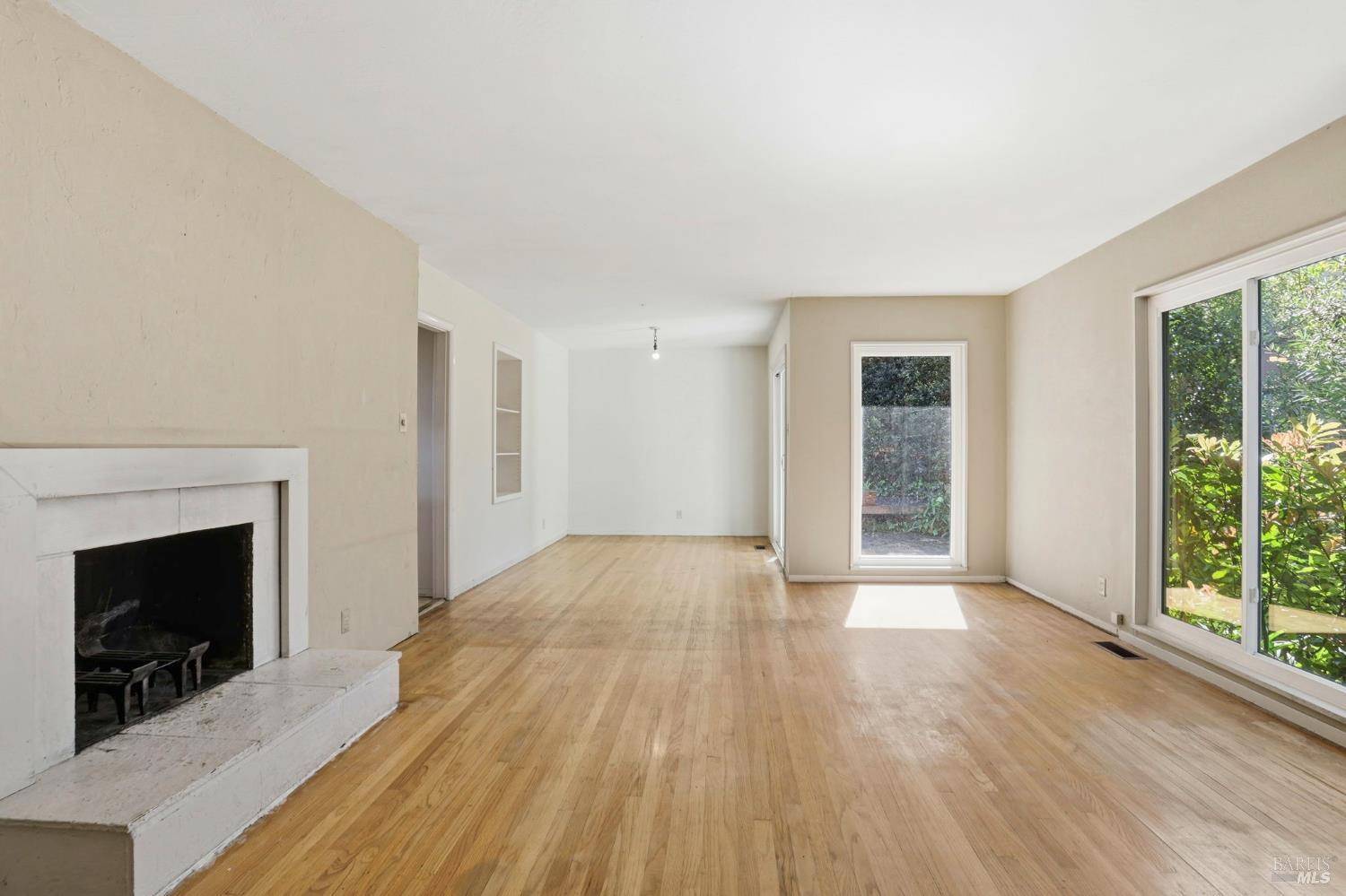 15 Alameda De La Loma