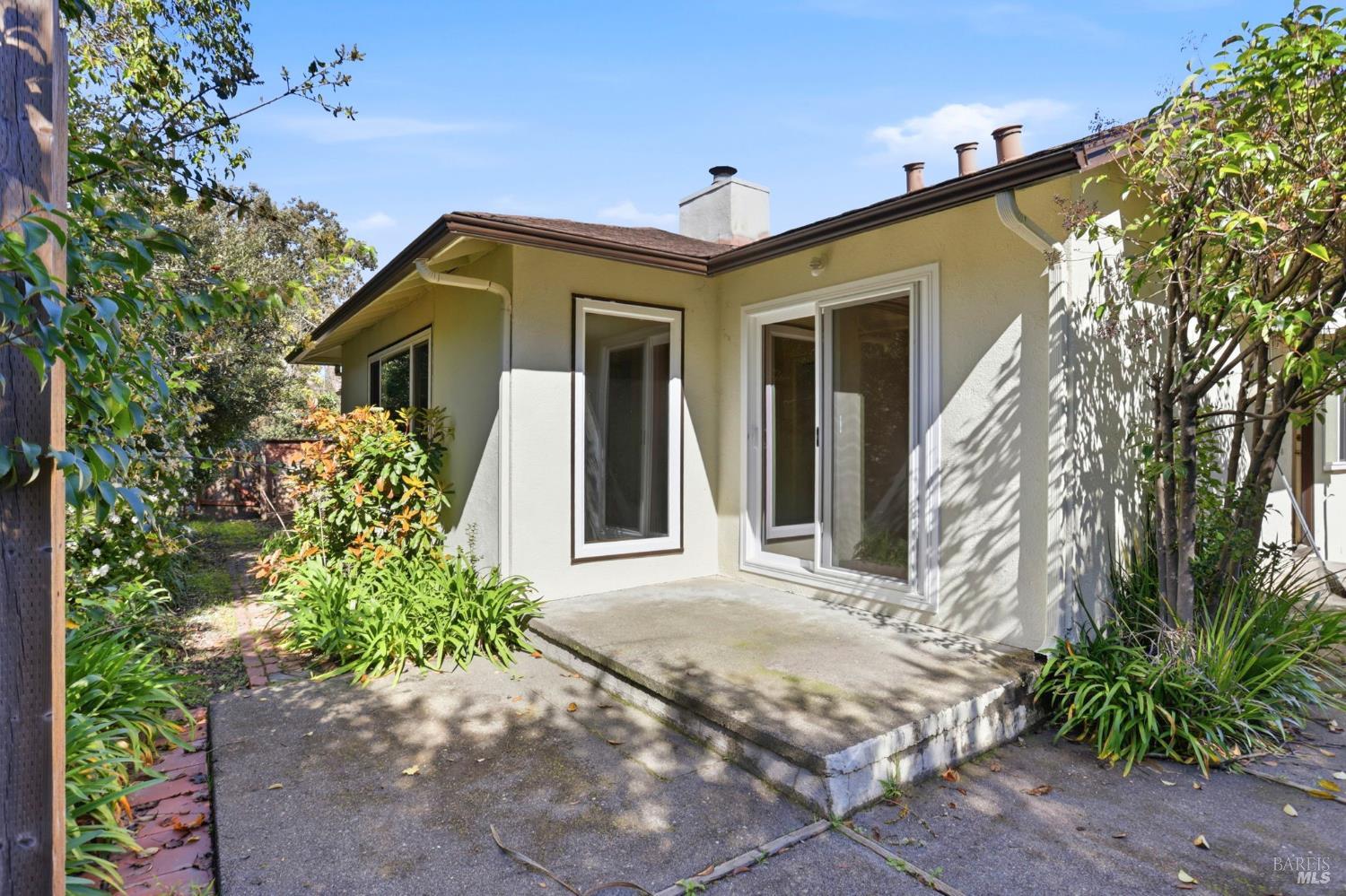 15 Alameda De La Loma