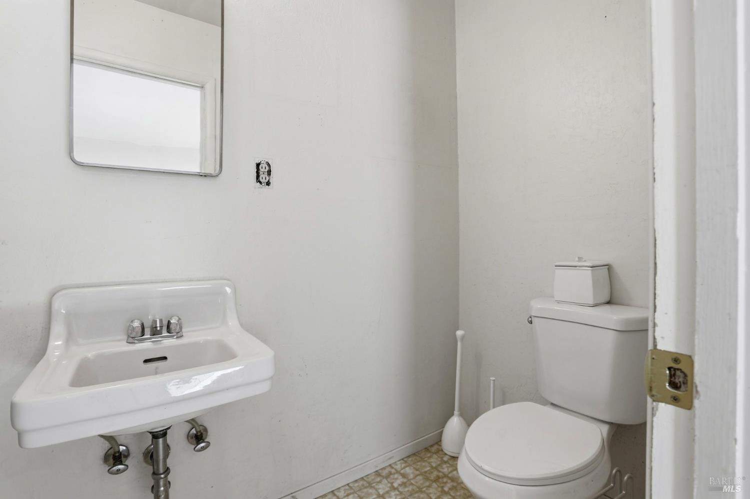 15 Alameda De La Loma