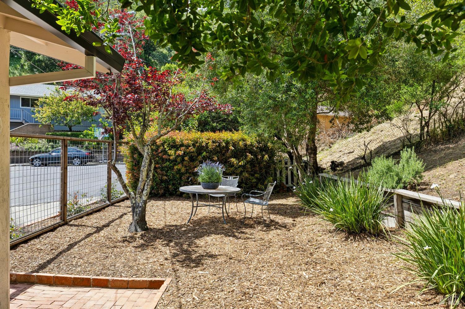 6 Lindenwood Court
