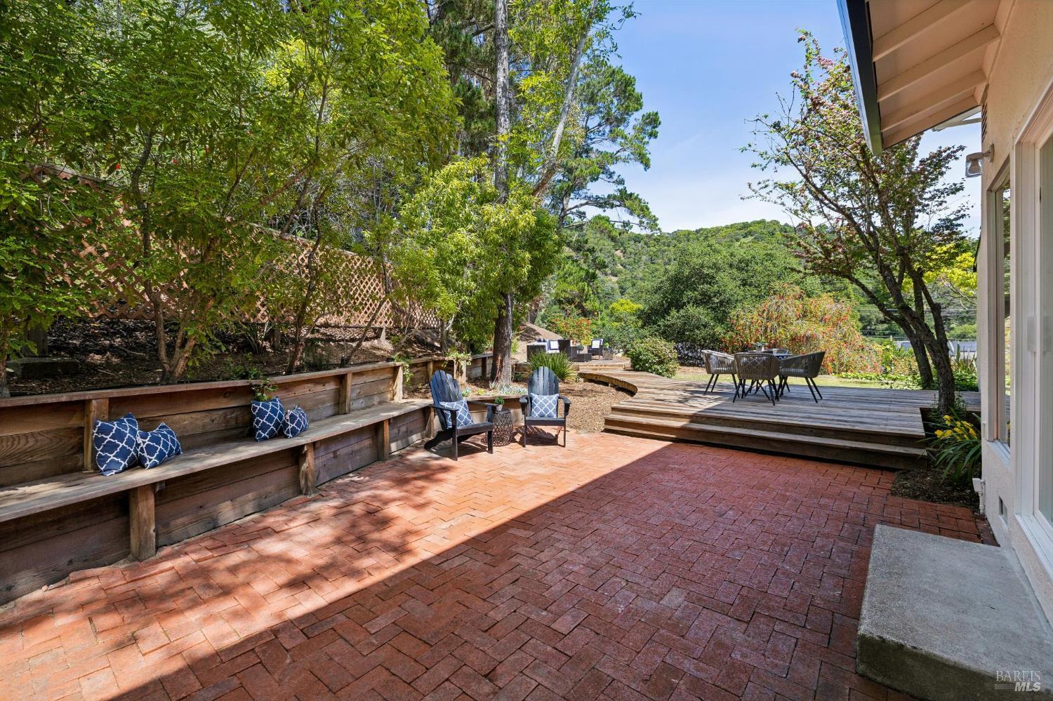 6 Lindenwood Court