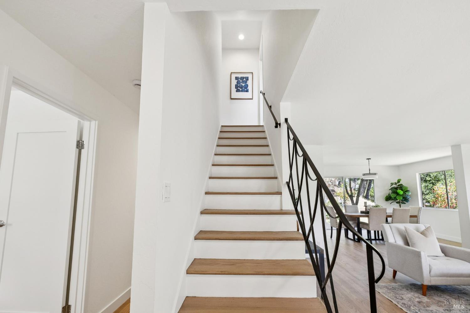 6 Lindenwood Court