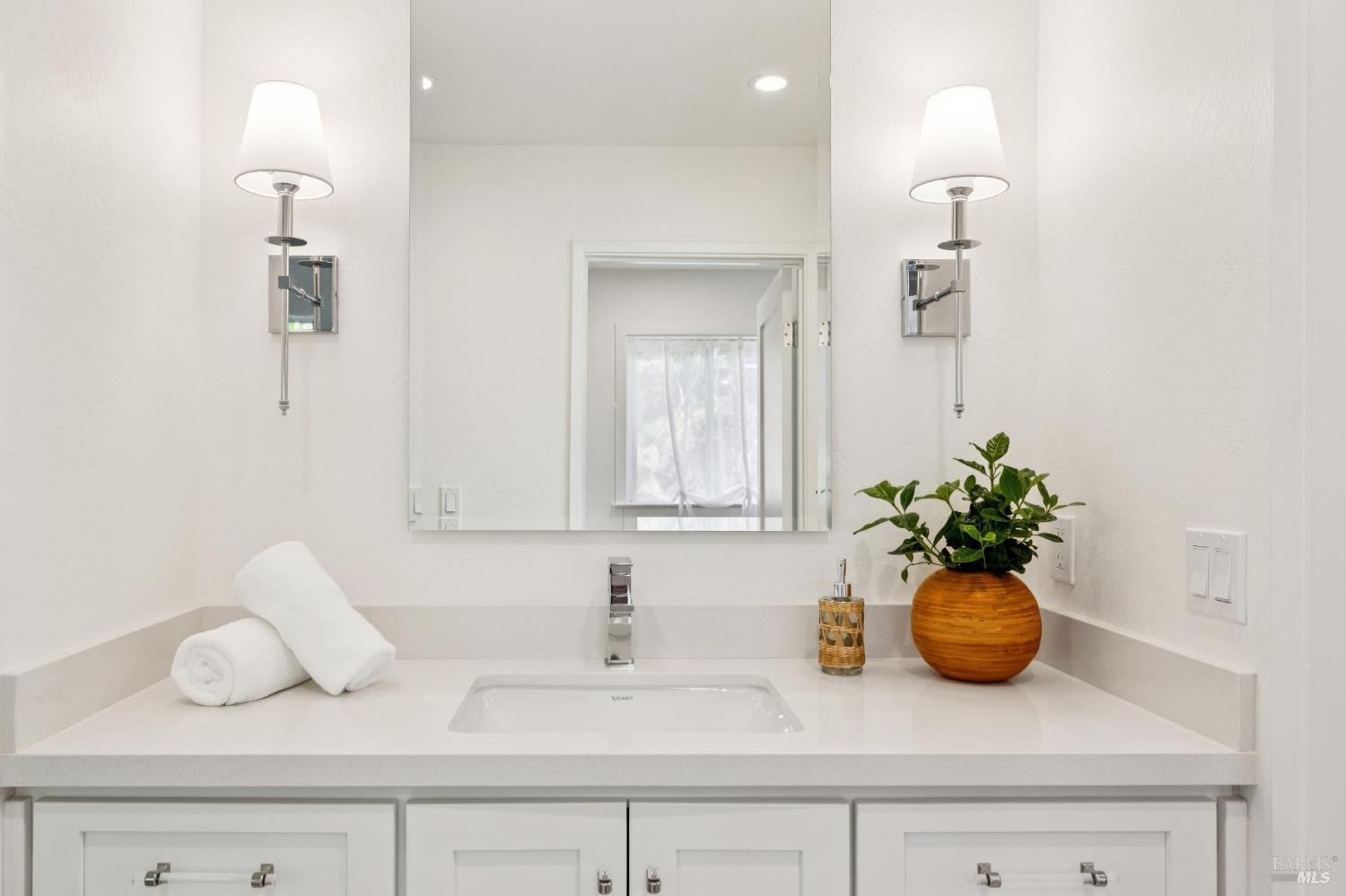 6 Lindenwood Court
