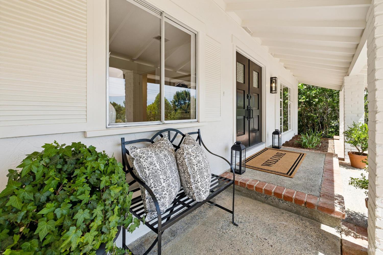 6 Lindenwood Court