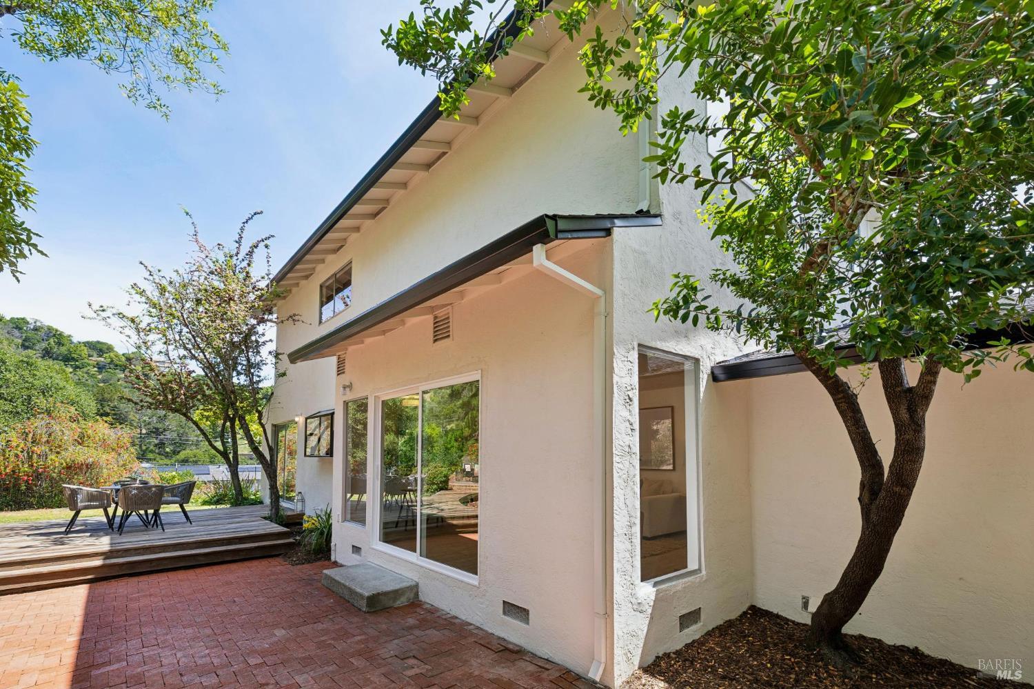 6 Lindenwood Court