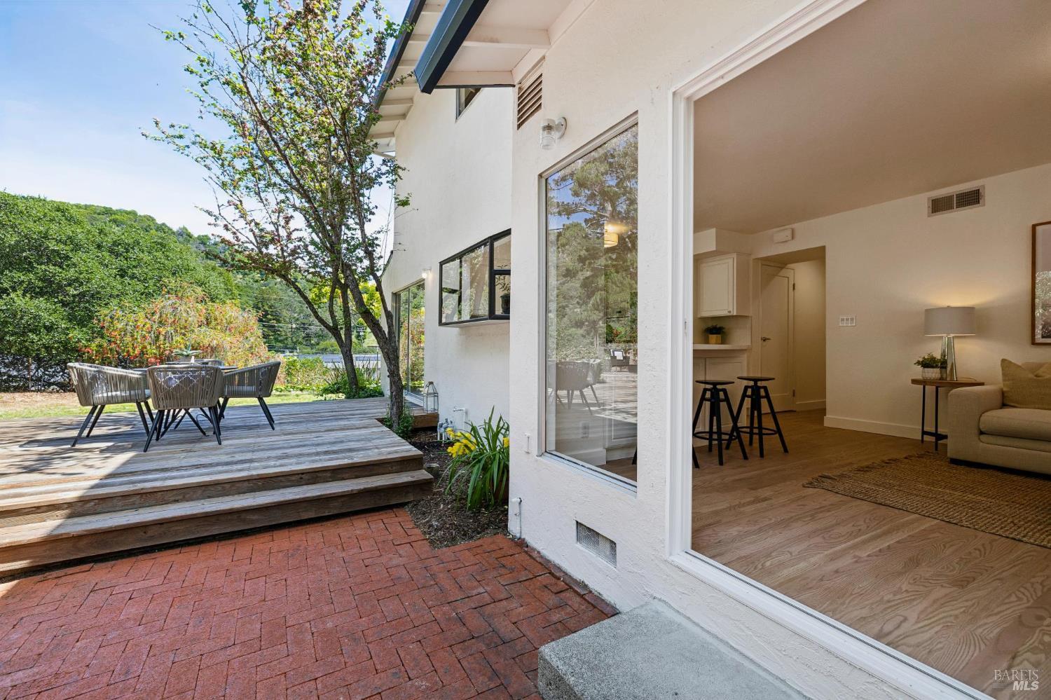 6 Lindenwood Court
