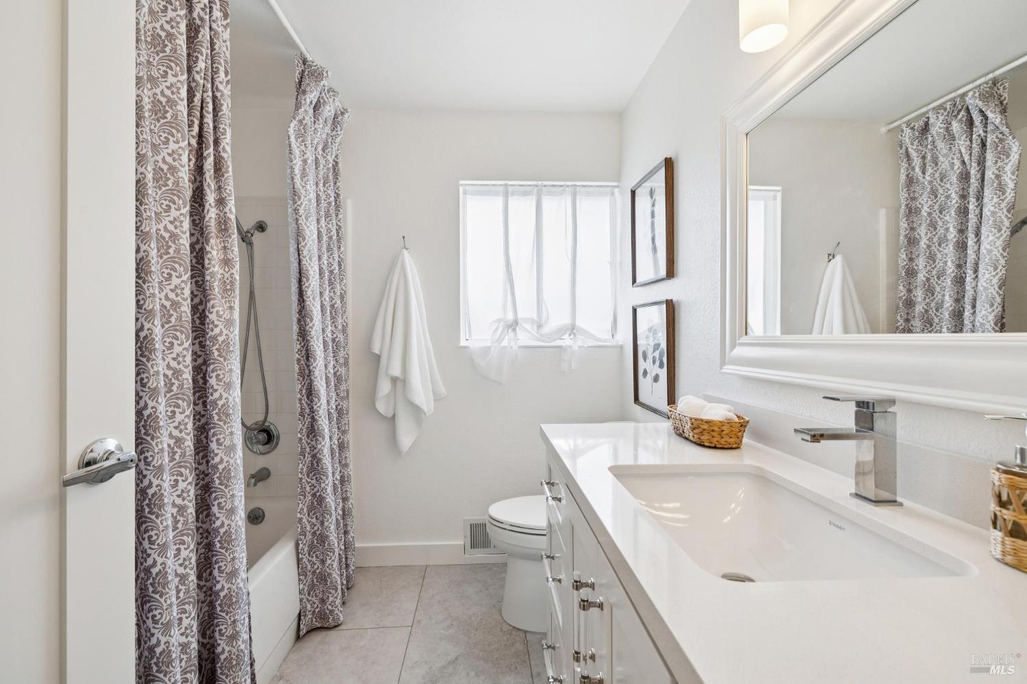 6 Lindenwood Court
