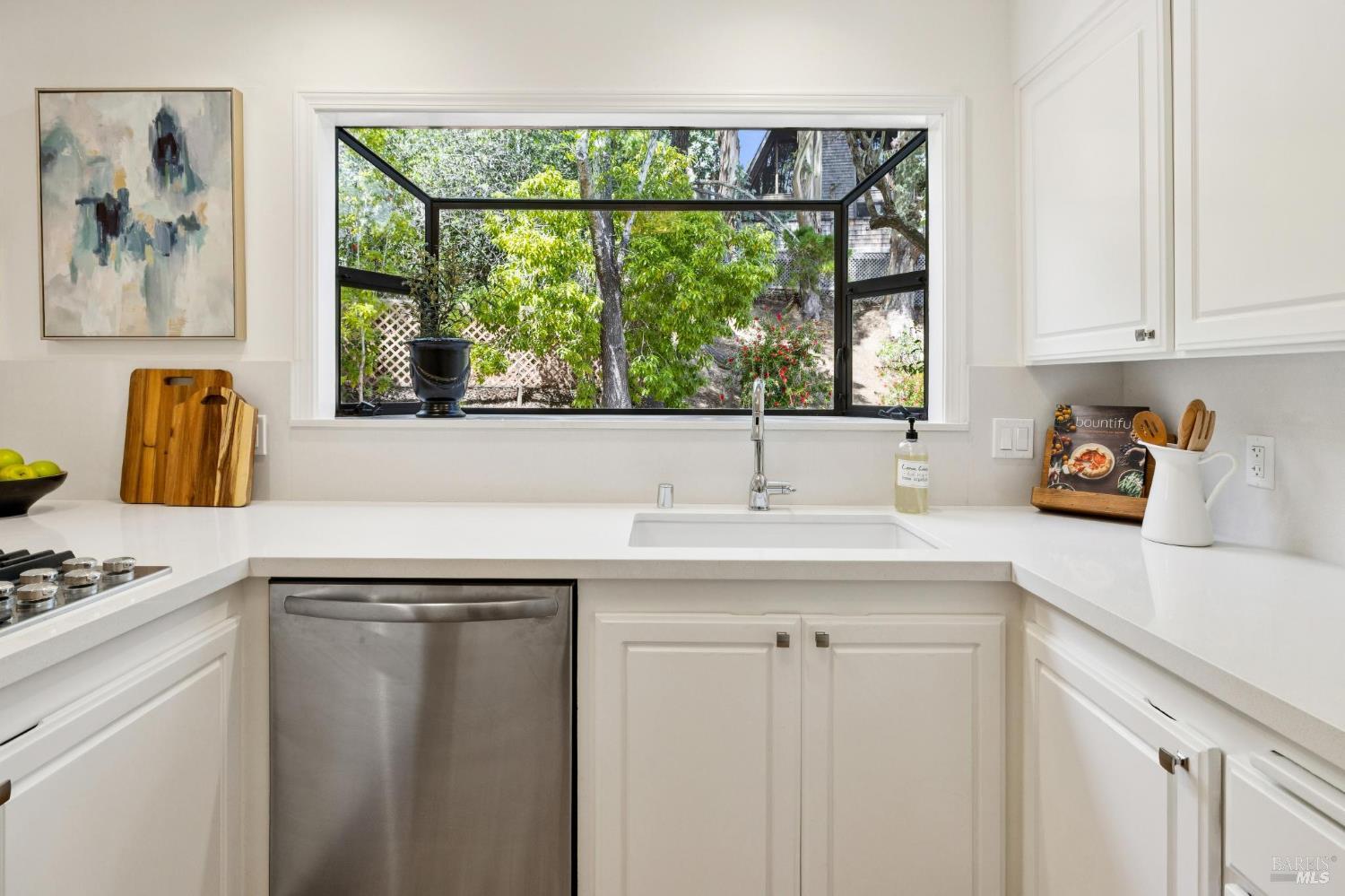 6 Lindenwood Court
