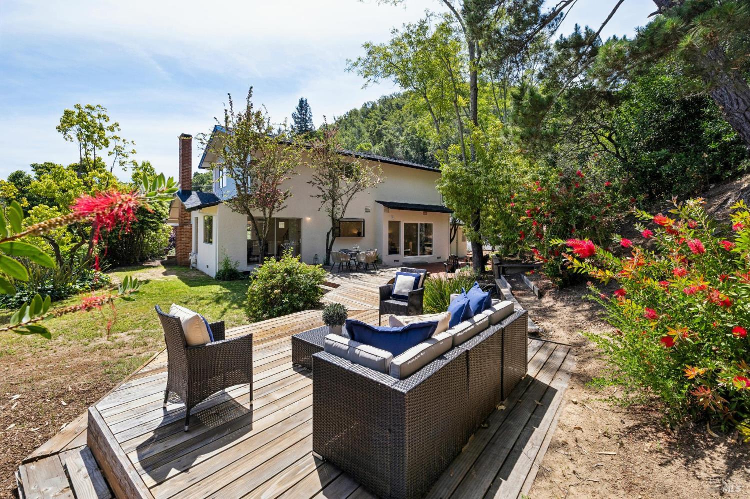 6 Lindenwood Court
