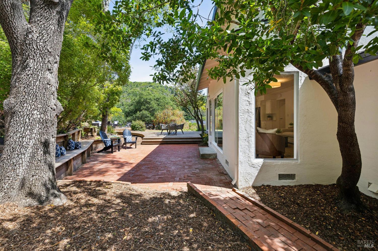 6 Lindenwood Court